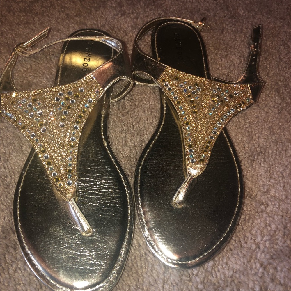 Never worn sandals. Cute for summer!